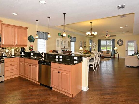 3rd image of 11894 Forest Park Cir