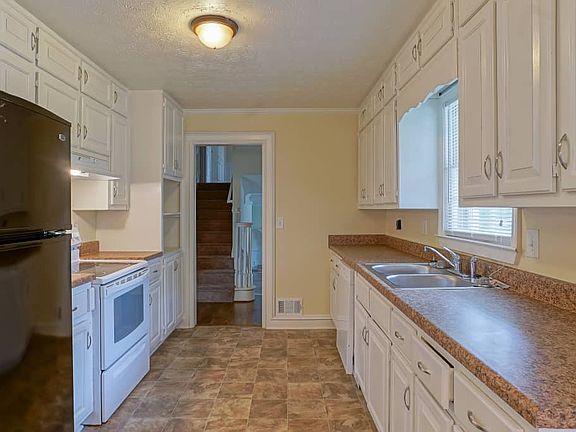 3rd image of 2045 Wisteria Ct