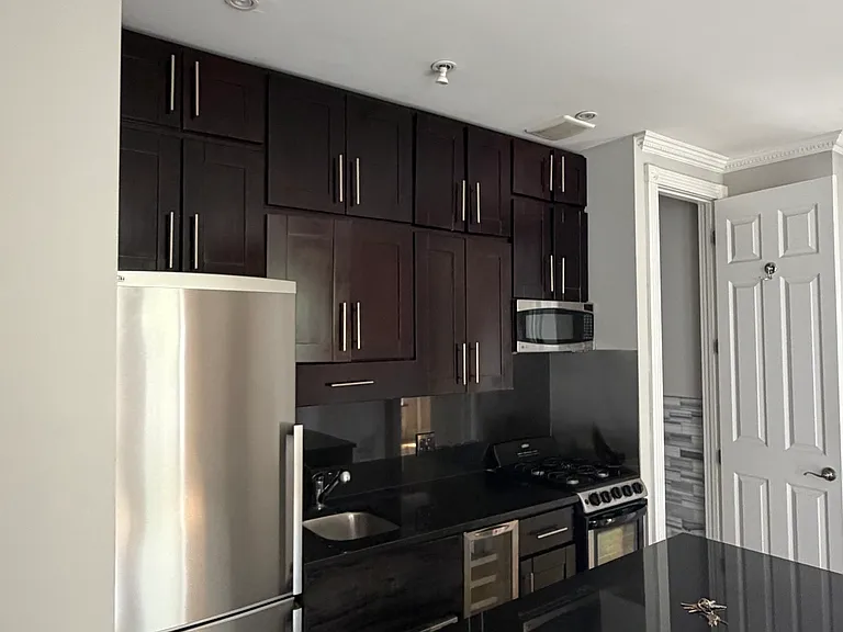 200 Stanton St #4 — Photo 1