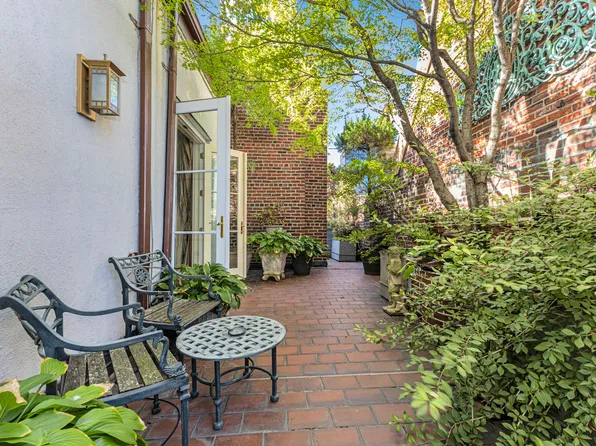 444 East 52nd Street image 7 of 24