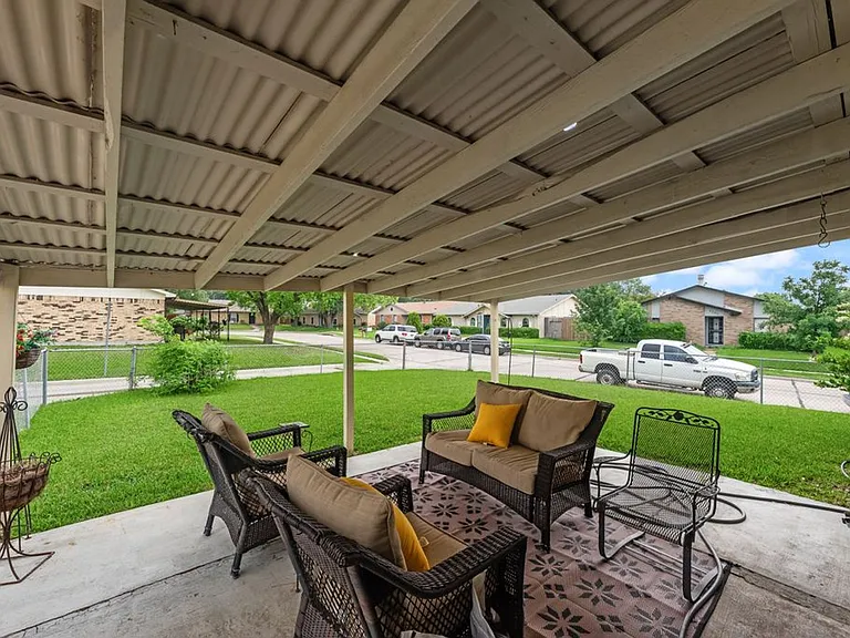 5801 Redwood Ln — Photo 17