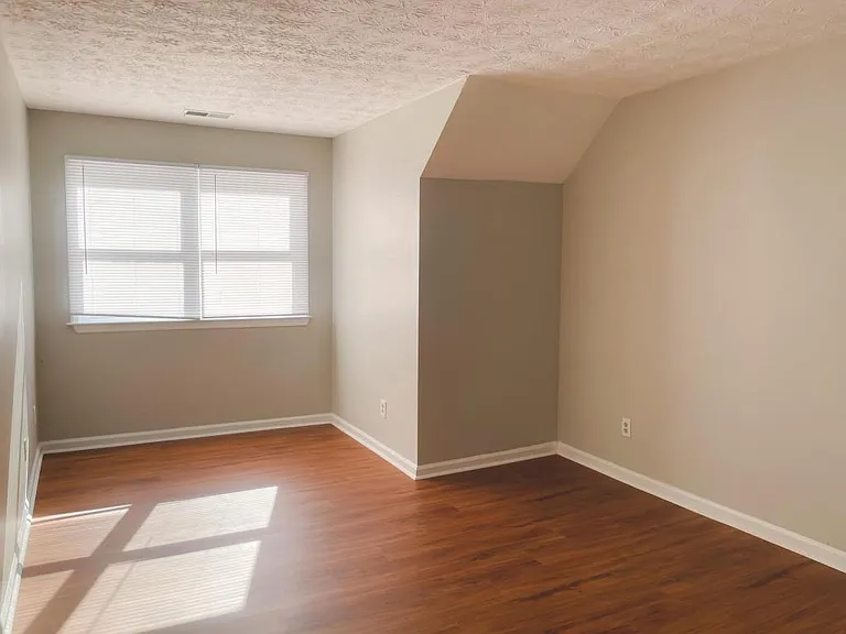 2021 Hunters Cove Dr — Photo 9