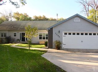 2304 S Lakeshore Dr, Brooklyn, IA 52211