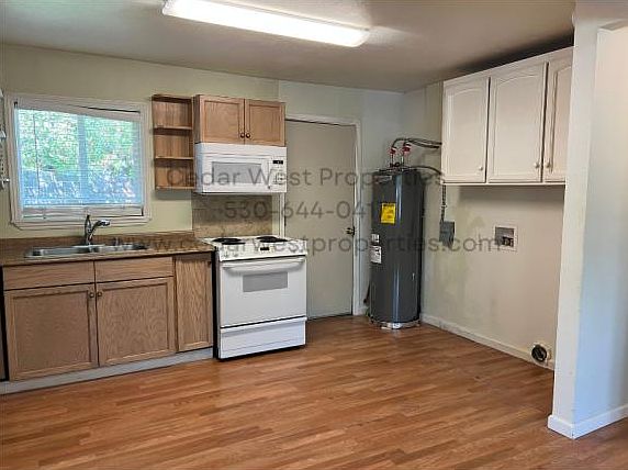 4th image of 2915 Jacquier Rd