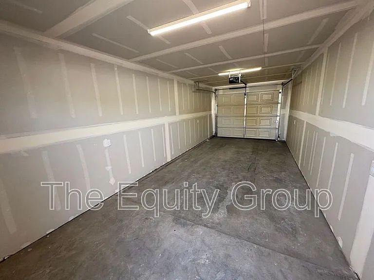 1469 Ben Franklin Ave — Photo 3