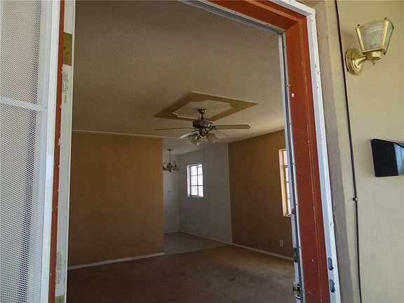 3rd image of 10372 Preston Dr