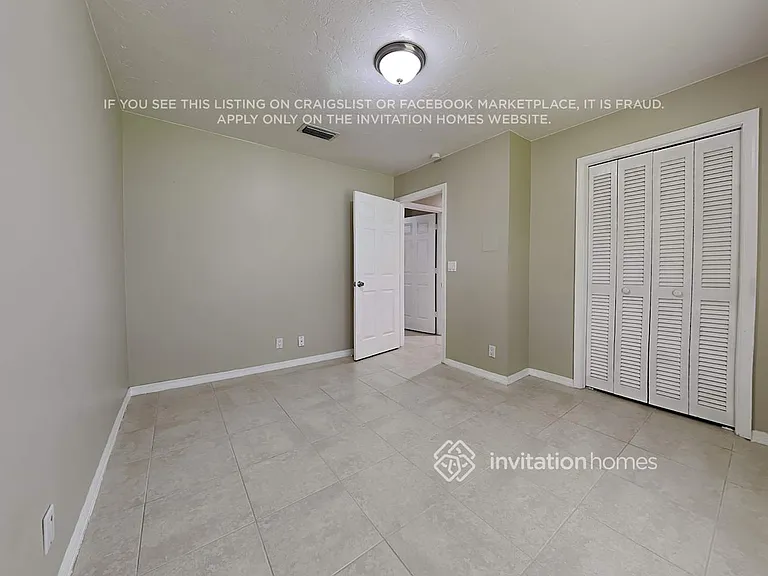 13325 Kingsbury Dr — Photo 15