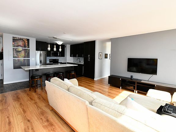 3rd image of 4343 N Clarendon Ave APT 1803