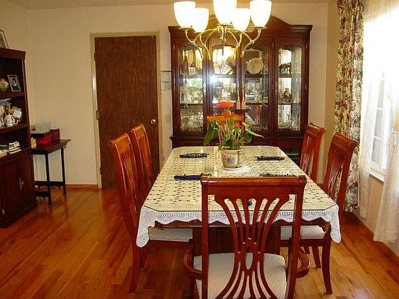 4th image of 5622 Morton Way