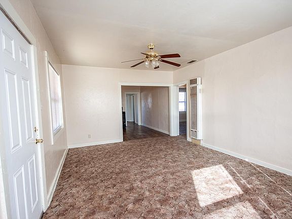 3rd image of 1121 Ash St