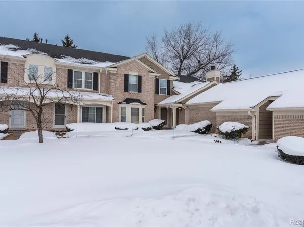 2677 Williamsburg Cir, Auburn Hills, MI 48326