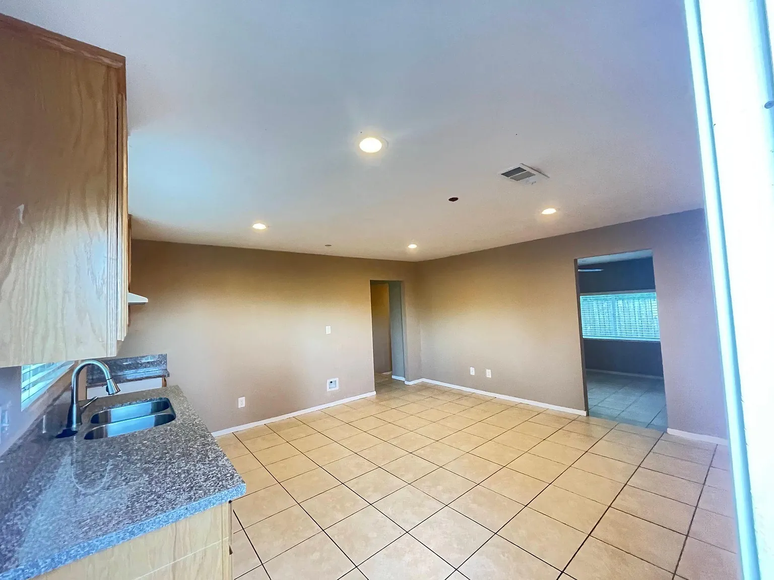 2 bed, 1000 sqft, $1,950 — Photo 4