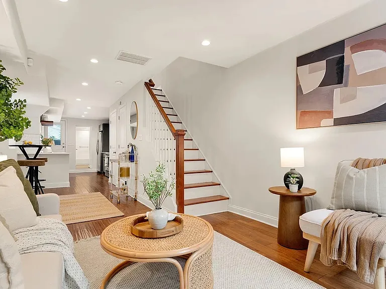 304 S Chapel St — Photo 1