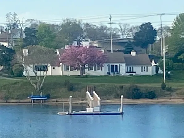 4 Onset Ave, Wareham, MA 02571