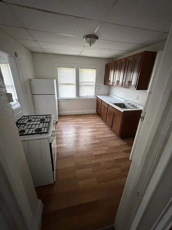 2 bed, 1.0 bath, 1071 sqft, $1,200 — Photo 2