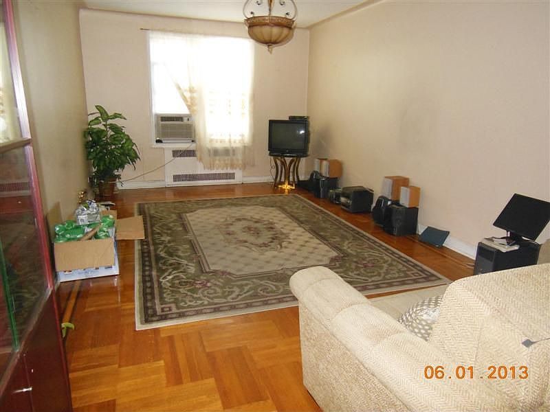 LIVING RM