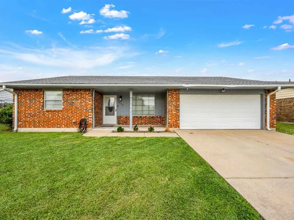1614 NW Black Mesa Dr, Lawton, OK 73505