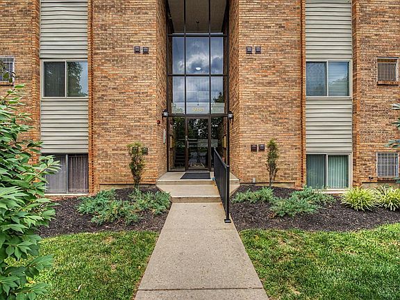 2nd image of 5981 Meadowcreek Dr #8