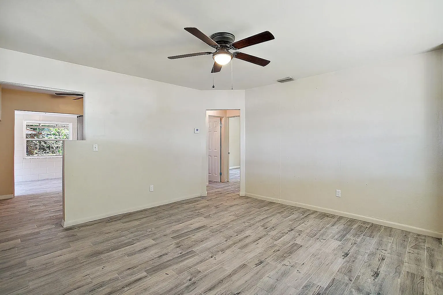 2 bed, 992 sqft, $1,595 — Photo 2