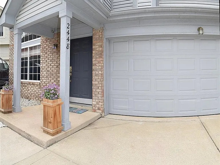 2448 Grand Fir Dr — Photo 2