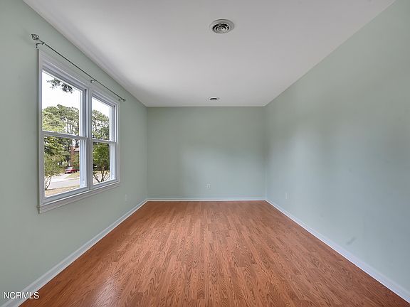 5th image of 835 Lorraine Drive