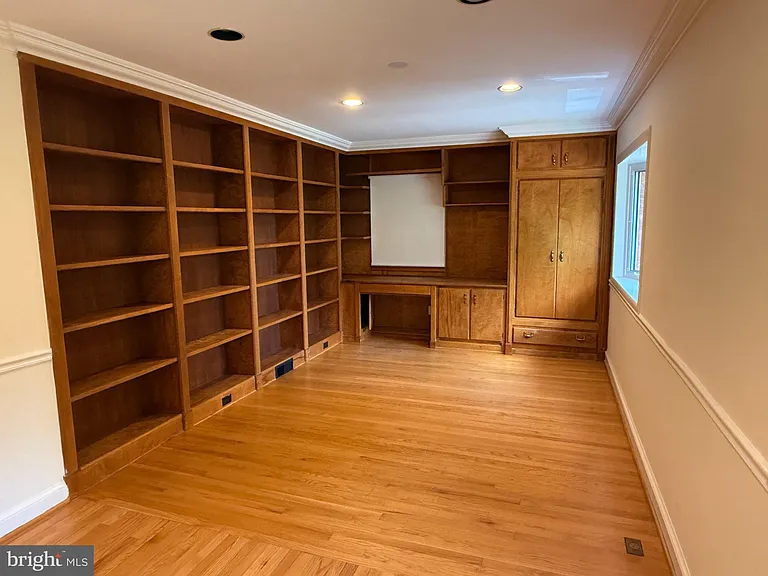 5021 Cathedral Ave NW — Photo 16