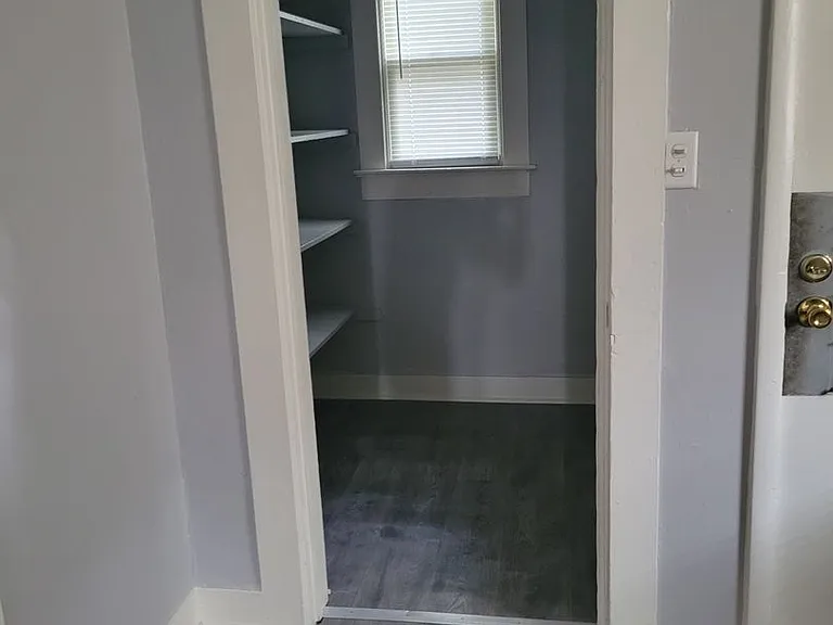 438 E Creighton Ave — Photo 5