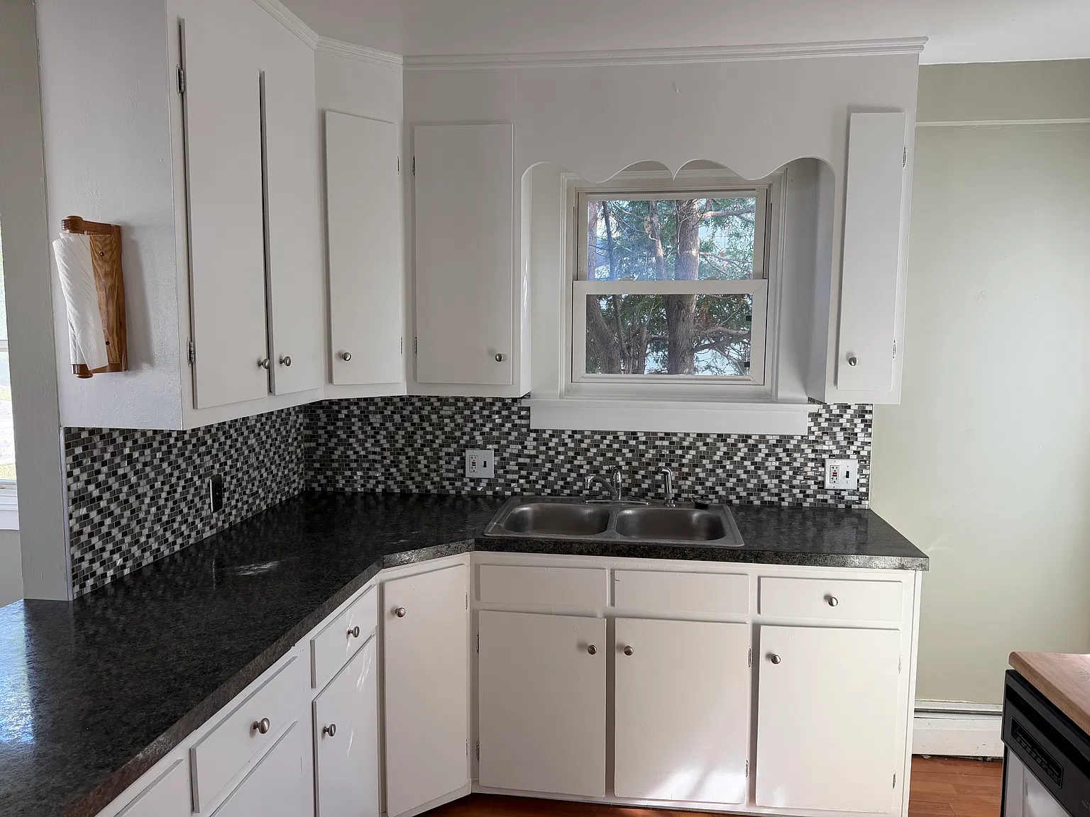3 bed, 1.5 bath, 1800 sqft, $1,700 — Photo 4