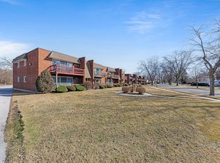 539 N Pleasant Dr APT 2D, Glenwood, IL 60425