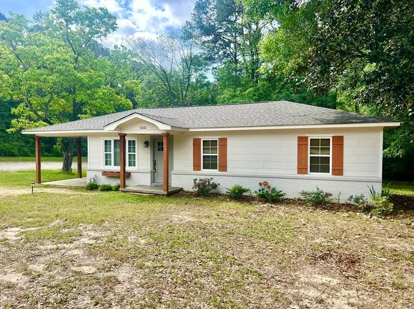 1332 Parker Dr, Laurel, MS 39440