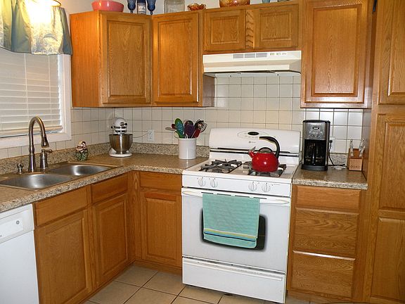 5th image of 12 Clare Dr