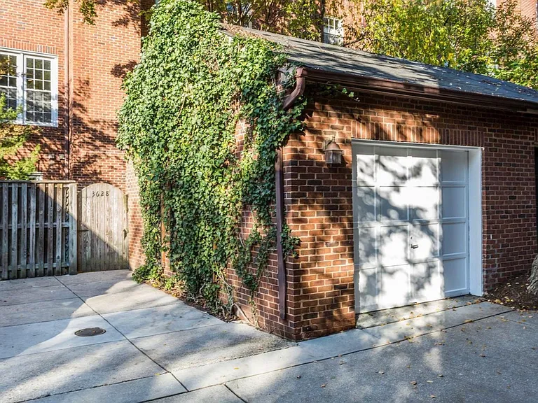 3628 Reservoir Rd NW — Photo 16