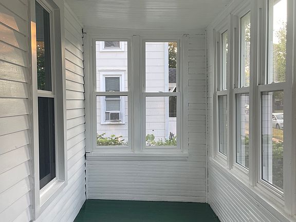 2nd image of 528 Winchester Ave