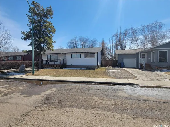 9022 Mitchell AVENUE, North Battleford, SK S9A 3J7