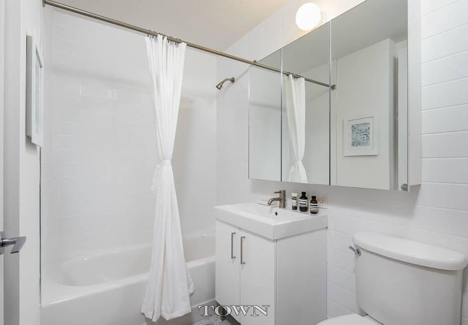 2nd image of 20 Exchange Pl APT 1511