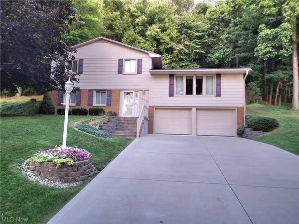 1649 Pleasant Valley Dr, Coshocton, OH 43812