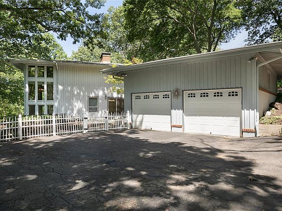 3rd image of 9572 Sunny Creek Ln