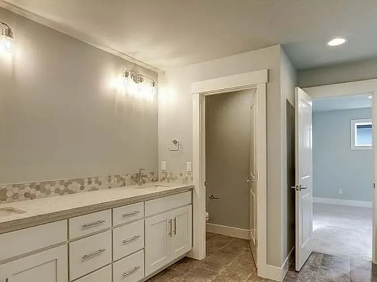8818 223rd Pl SW — Photo 12