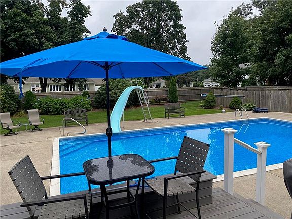 5th image of 83 Wood Cove Dr
