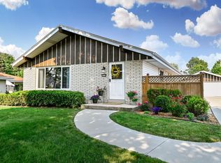 4270 S 94th St, Greenfield, WI 53228