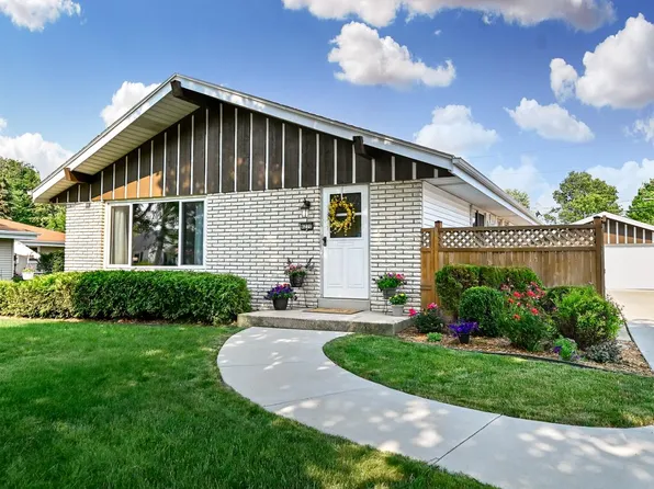 4270 South 94th STREET, Greenfield, WI 53228