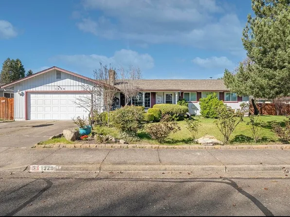 1929 Parkwood Ave, Central Pt, OR 97502