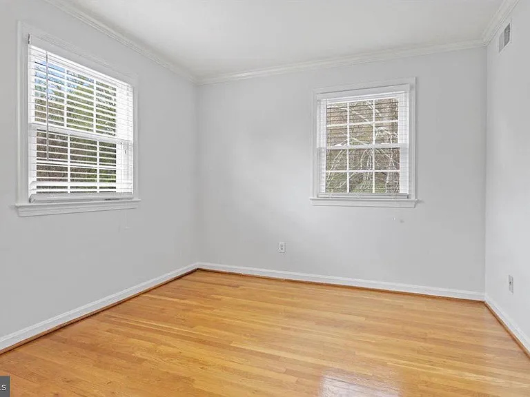 3130 Barnard Ct — Photo 8