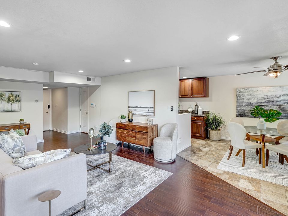 Living room 4