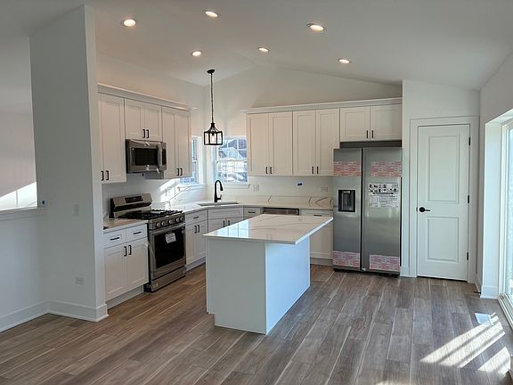 4th image of 931 Saddle Ridge Dr