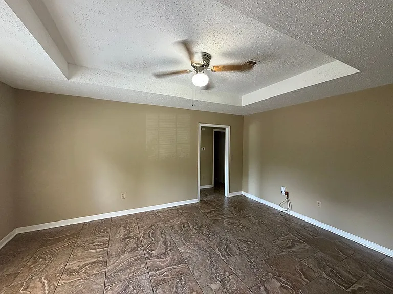 1695 Ravenwood Ln — Photo 6