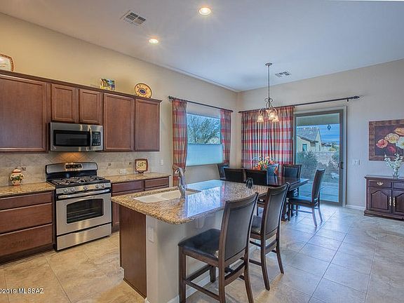 5th image of 588 N Easter Lily Ln