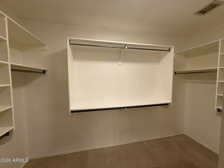 1644 E Oakland St — Photo 29