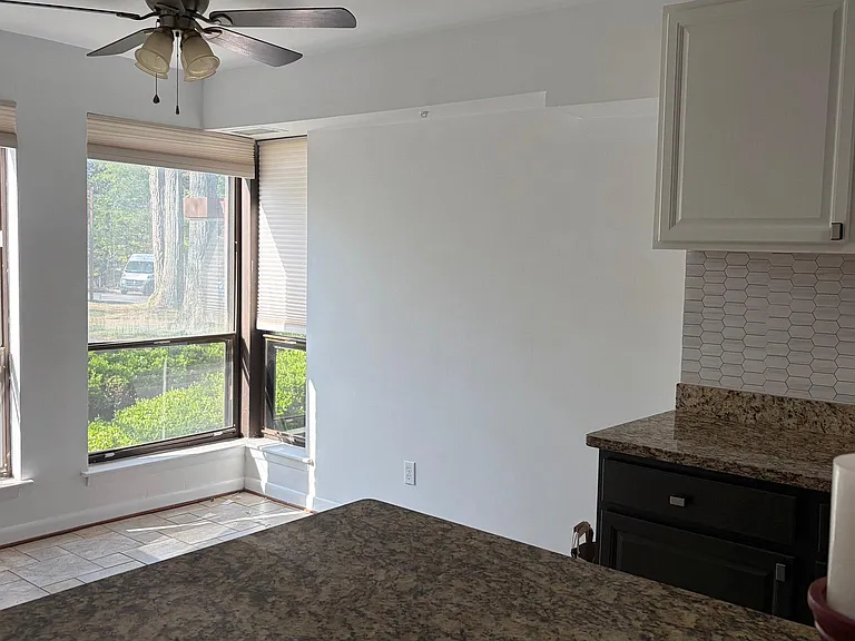 11212 Chestnut Grove Sq #115 — Photo 7