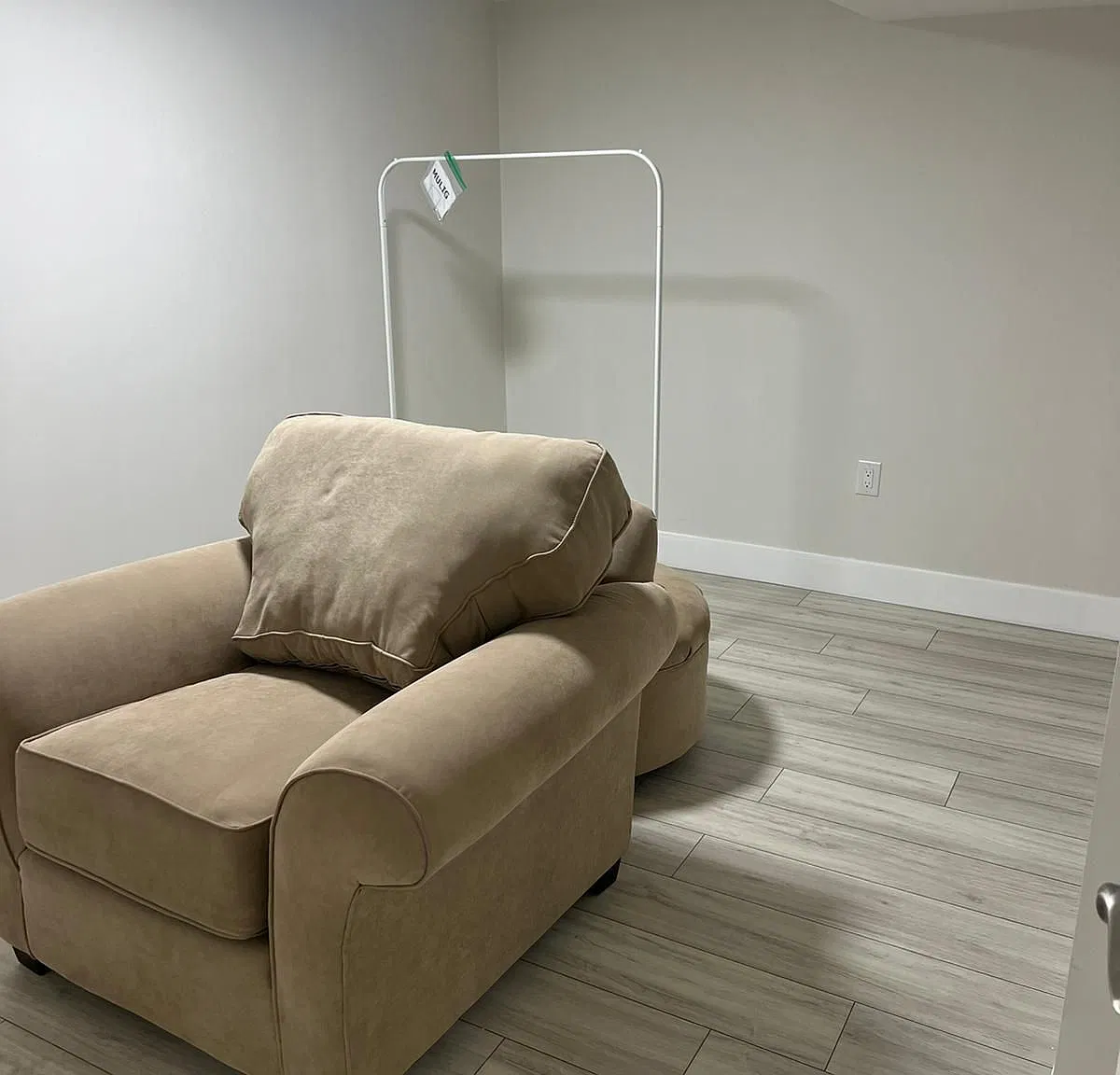 3 bed, $1,800 — Photo 3